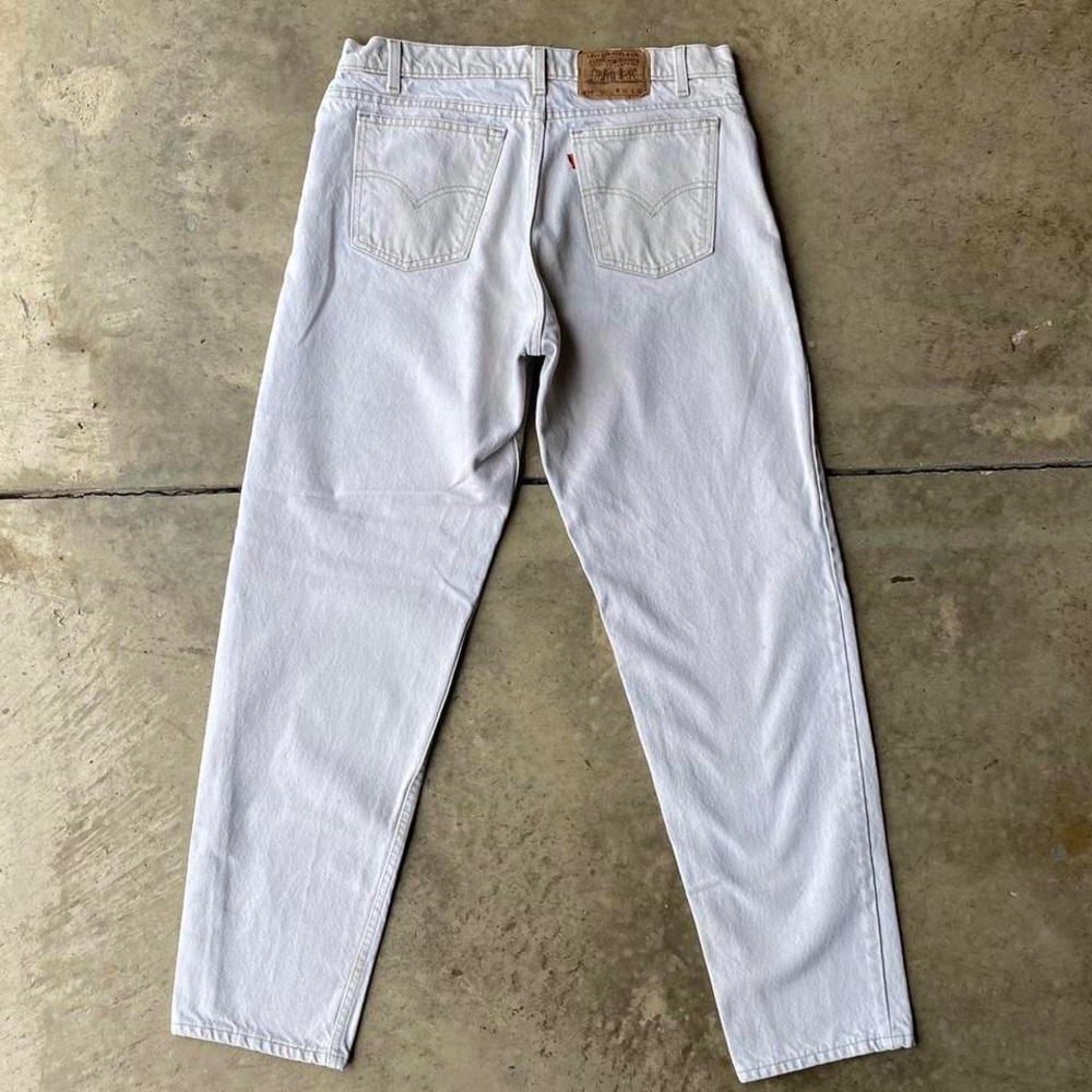 Vintage 90s Levi’s orange 550 tab tan off white denim jeans. Made in USA.